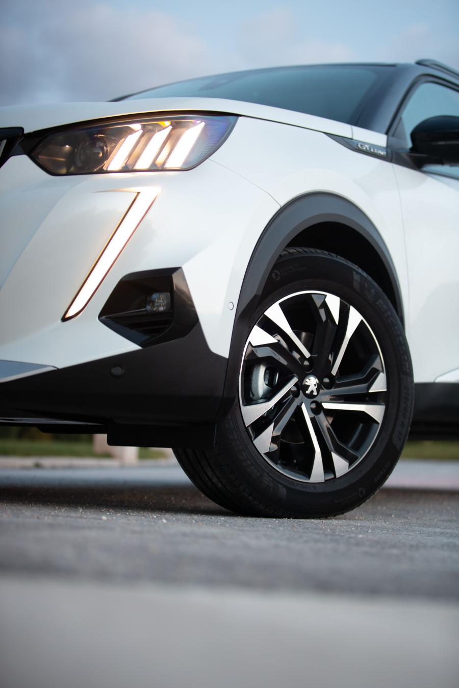 Колеса Peugeot e-2008 GT (Digital White) 2019 года  (WW) (фото 83 из 119)